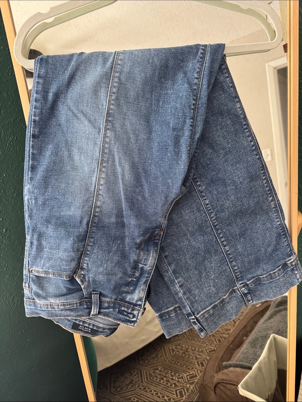 Wide-Leg Denim Jeans in Medium Blue